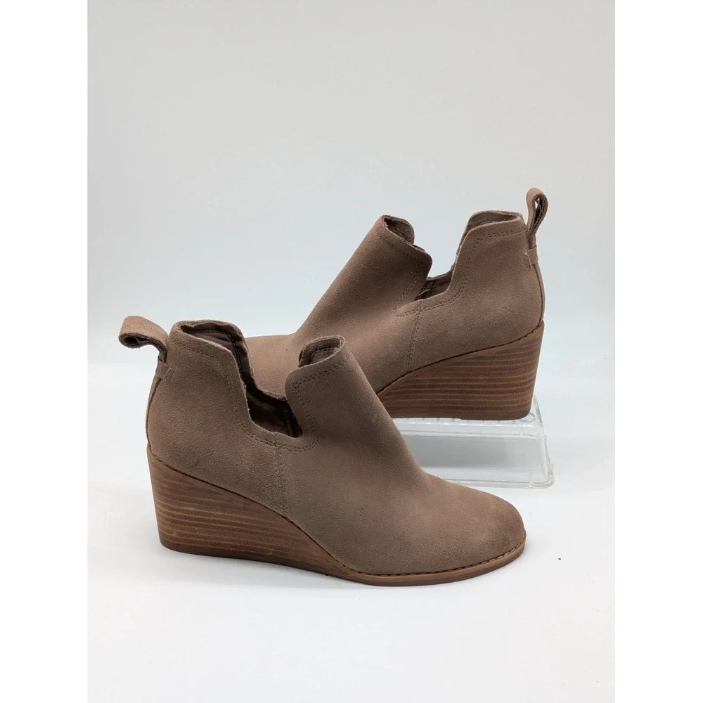 TOMS Suede Wedge Ankle Booties Taupe Slip On Comfort Boots Women's Size 6